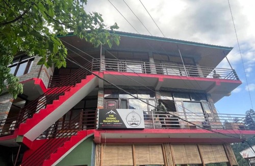 Old Manali Apartamento | Deluxe Double Room /2 Adults + 1 Child/ - The Cosmic Rajasthan