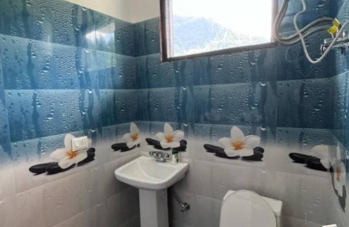 Old Manali Apartamento | Deluxe Double Room /2 Adults + 1 Child/ - The Cosmic Rajasthan