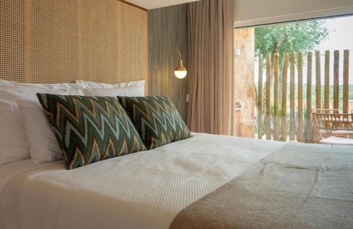 Estremoz Cama Y Desayuno | Deluxe Double Room with pool view