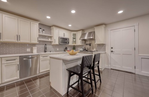 Historic Downtown Lancaster Casa | Deluxe Downtown Lancaster 3BD - Rooftop & Parking