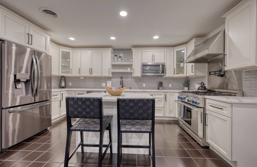 Historic Downtown Lancaster Casa | Deluxe Downtown Lancaster 3BD - Rooftop & Parking