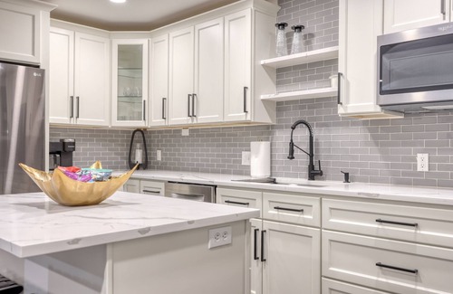 Historic Downtown Lancaster Casa | Deluxe Downtown Lancaster 3BD - Rooftop & Parking