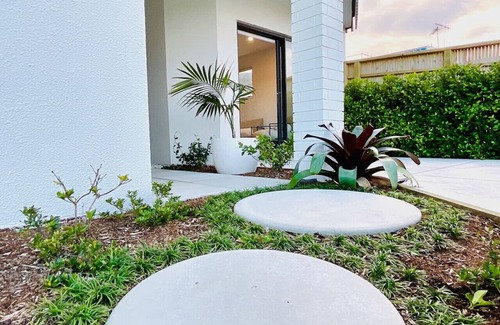 Mount Maunganui Casa | Deluxe Downtown: sleeps 8+/250m-Beach/600m-Town