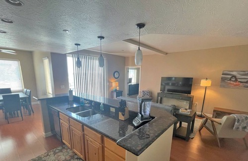 Fairpark Condominio | Deluxe Downtown Condo Close to Everything!
