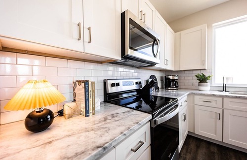 Whitebridge Casa | DELUXE DUET - 2 HOMES - MINS TO BROADWAY