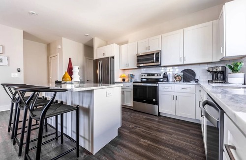 Whitebridge Casa | Deluxe Duet 228 & 230-2 Homes-Mins to Midtown