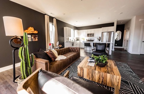 Whitebridge Casa | Deluxe Duet 228 & 230-2 Homes-Mins to Midtown