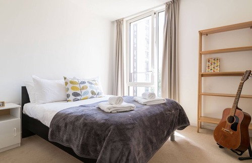 Stratford Apartamento | Deluxe East London Home in the Olympic Village by UnderTheDoormat