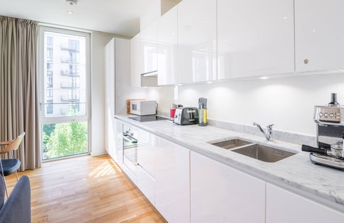 Stratford Apartamento | Deluxe East London Home in the Olympic Village by UnderTheDoormat