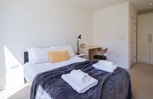 Stratford Apartamento | Deluxe East London Home in the Olympic Village by UnderTheDoormat