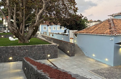Angra do Heroismo Condominio | Deluxe Family Suite Apartment