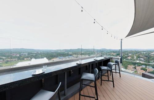 Menlyn Apartamento | Deluxe fully furnished apartment in Menlyn Maine residence 1209
