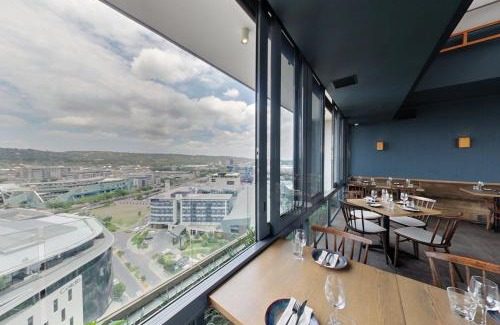 Menlyn Apartamento | Deluxe fully furnished apartment in Menlyn Maine residence 1209