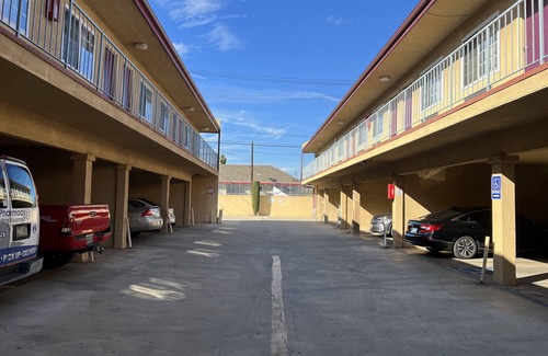 Los Angeles Hotel | Deluxe Inn LA