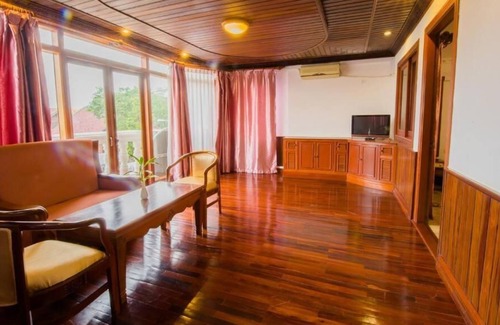 Taphul Village Area Casa | Deluxe King Pool View en el hotel temático Angkor Year