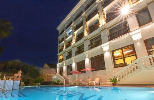 Taphul Village Area Casa | Deluxe King Pool View en el hotel temático Angkor Year