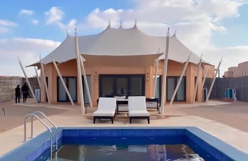 Al Madam Apartamento | Deluxe King Room Near Desert Safari View Point