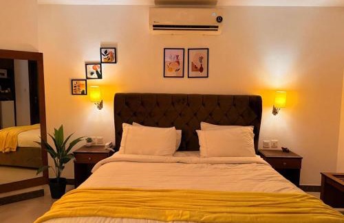 Islamabad Apartamento | Deluxe King with Sunset Yellow Hues in Bahria Phase 4 Islamabad