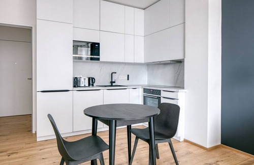 Erdberg Apartamento | Deluxe Landstraße 1BR w/ Pool & Doorman, steps to Metro U3, by Blueground