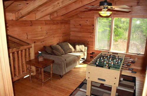 Clyde Casa | Deluxe Log Cabin with a Hot Tub in the Smoky Mountains of North Carolina