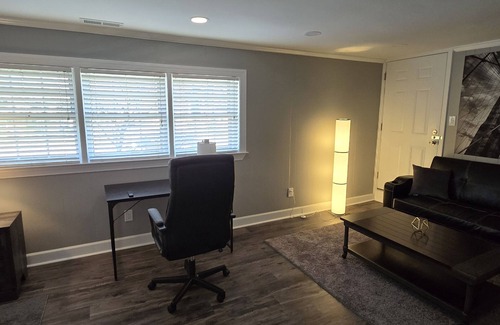 Northeast Raleigh Casa | Deluxe! New Apt Loft Near Downtown – Ready for Families and Business Travelers.