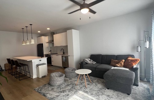 West Campus Condominio | Deluxe New Condo Downtown Austin