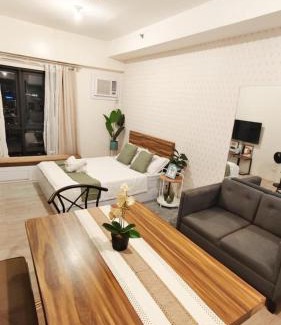 Phil-Am Apartamento | Deluxe One Bedroom Suite by Christine Suites infront of Trinoma Mall