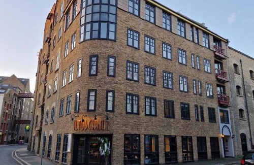 Wapping Apartamento | Deluxe penthouse riverside view 2 bedroom flat with lift - old industrial factory warehouse