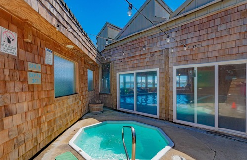Newport Apartamento | Deluxe Queen Room with Balcony & Modern Comforts