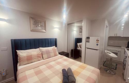 St. Albans Casa | Deluxe Queen Studio