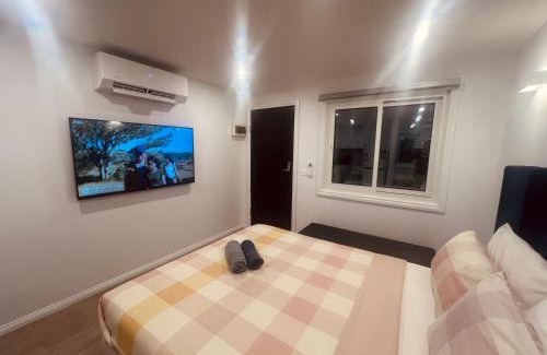 St. Albans Casa | Deluxe Queen Studio