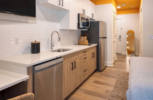 12 South Apartamento | Deluxe Queen | The Gilmore Hotel by AvantStay