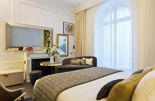 Champs-Elysees Apartamento | Deluxe Room With Aircon In Champs Elysees