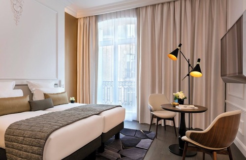 Champs-Elysees Apartamento | Deluxe Room With Aircon In Champs Elysees