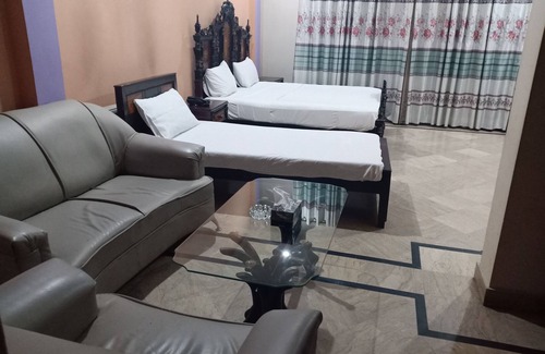 G-8 Sector Casa | Deluxe room with extra single bed