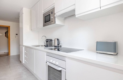 Salamanca Apartamento | Deluxe Salamanca 2BR w/ Doorman nr Las Ventanas, by Blueground