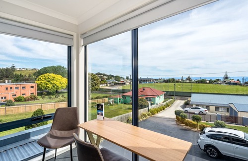 Penguin Casa | Suite Deluxe con vista al mar - Cama King con baño privado y sensacionales vistas al mar