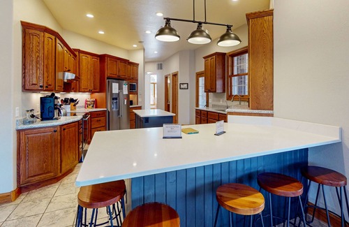 Deadwood Casa | Deluxe spacious home w/private indoor pool, 2 hot tubs, game room, fireplaces