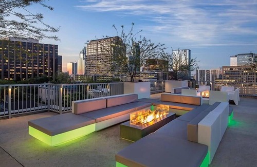 Civic District Condominio | Deluxe Studio Condo Enjoy the City of Austin!