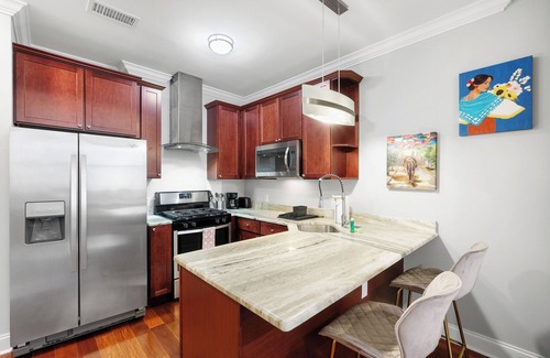 Olde Kensington Apartamento | Deluxe Studio: Pool & Concierge