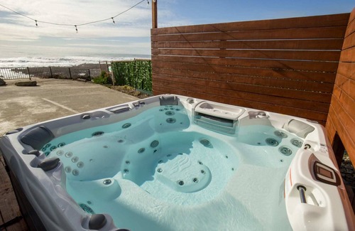 Shelter Cove Casa | Deluxe Suite | Full Kitchen | Jacuzzi | Rm 8