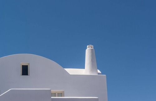 Pyrgos Apartamento | Deluxe Suite Sea View Hot Tub - White Co
