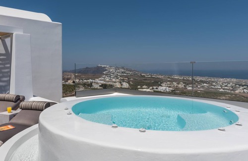 Pyrgos Apartamento | Deluxe Suite Sea View Hot Tub - White Co
