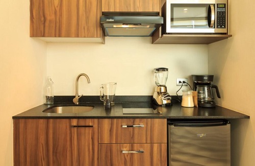 Financial District Apartamento | Deluxe Suite w/Incredible View & Pool | 1 BD | Tribu Sonata
