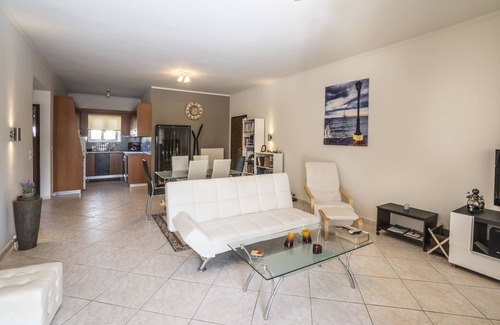 Kounoupidiana Condominio | Deluxe Sunny Apartment Apollo