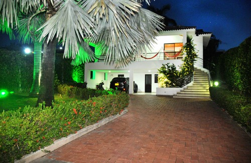 Girardot Chalet De Esquí | Chalet deluxe con piscina privada ideal para familia y amigos