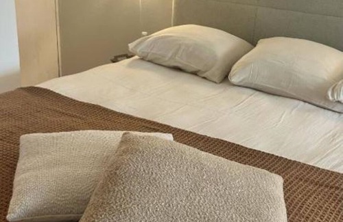 Plassac Cama Y Desayuno | Demeure de l'Estuaire : Twin Room with Private Bathroom