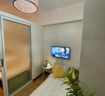 Project 4 Apartamento | Den and Then City View, Karaoke, Private Balcony