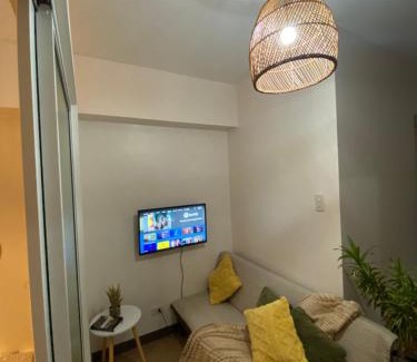 Project 4 Apartamento | Den and Then City View, Karaoke, Private Balcony