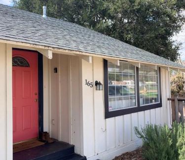 Los Alamos Casa | Den Street Cottage